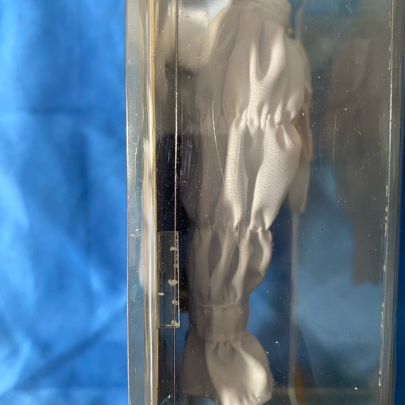 Seinfeld Puffy Shirt Museum Enshrined in plastic display case Collectible - Picture 9 of 11